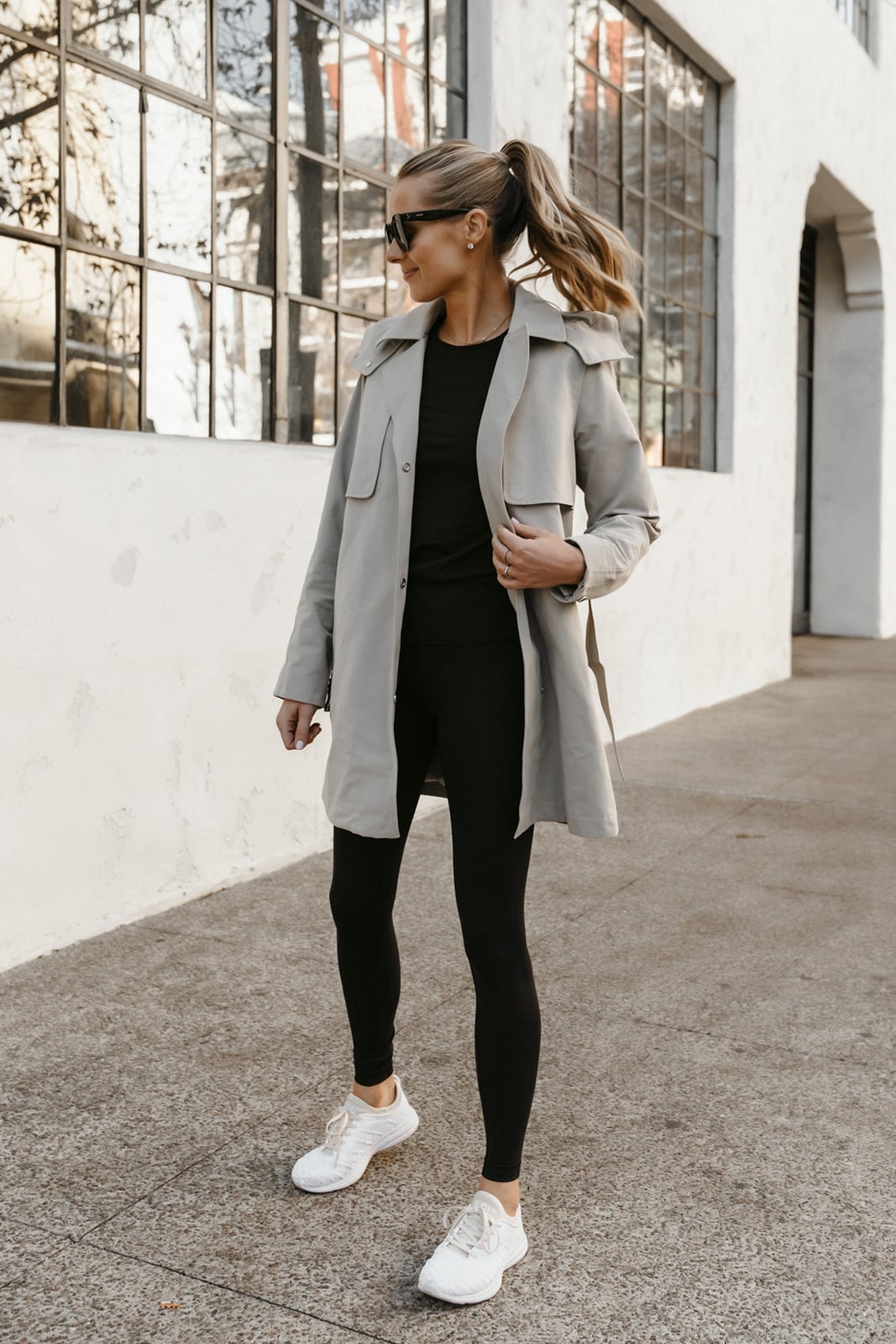 Trench Coat With T-Shirt And Leggings, White Chunky Sneakers Trench Coat With T-Shirt And Leggings, White Chunky Sneakers — Leggings Outfits Casual