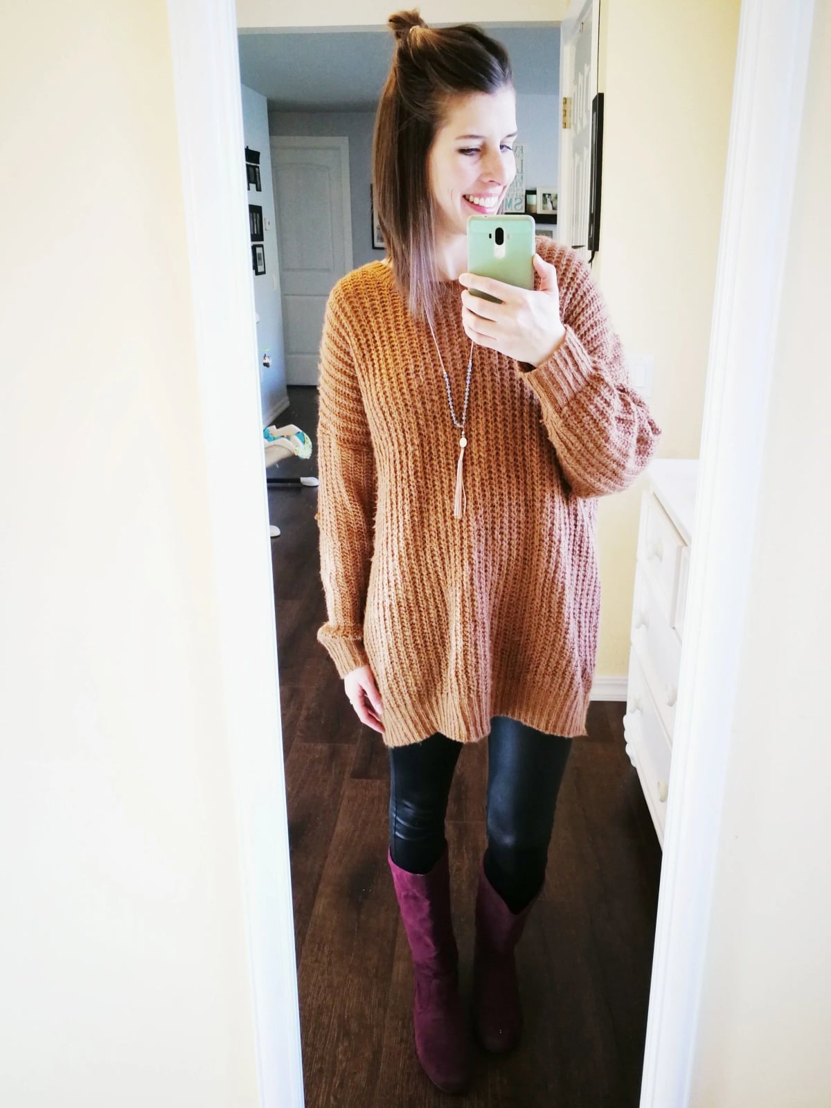 Oversized Sweater With Pendant Necklace And Leggings Oversized Sweater With Pendant Necklace And Leggings — Leggings Outfits Casual