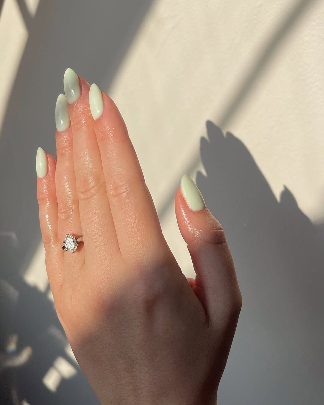 Light Mint Green Glossy Almond Nails Light Mint Green Glossy Almond Nails — Light Nails