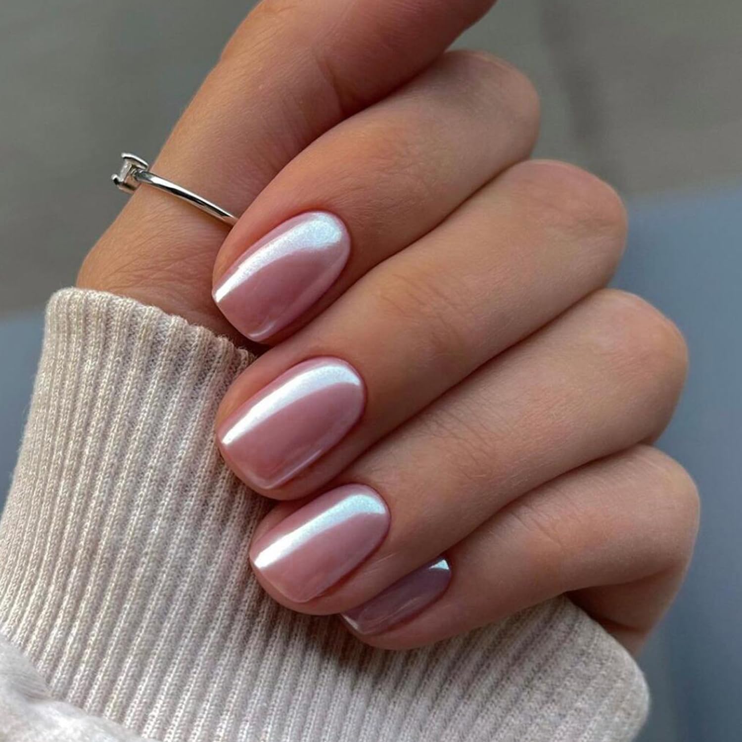 High-Shine Chrome Light Pink Oval Nails High-Shine Chrome Light Pink Oval Nails — Light Nails