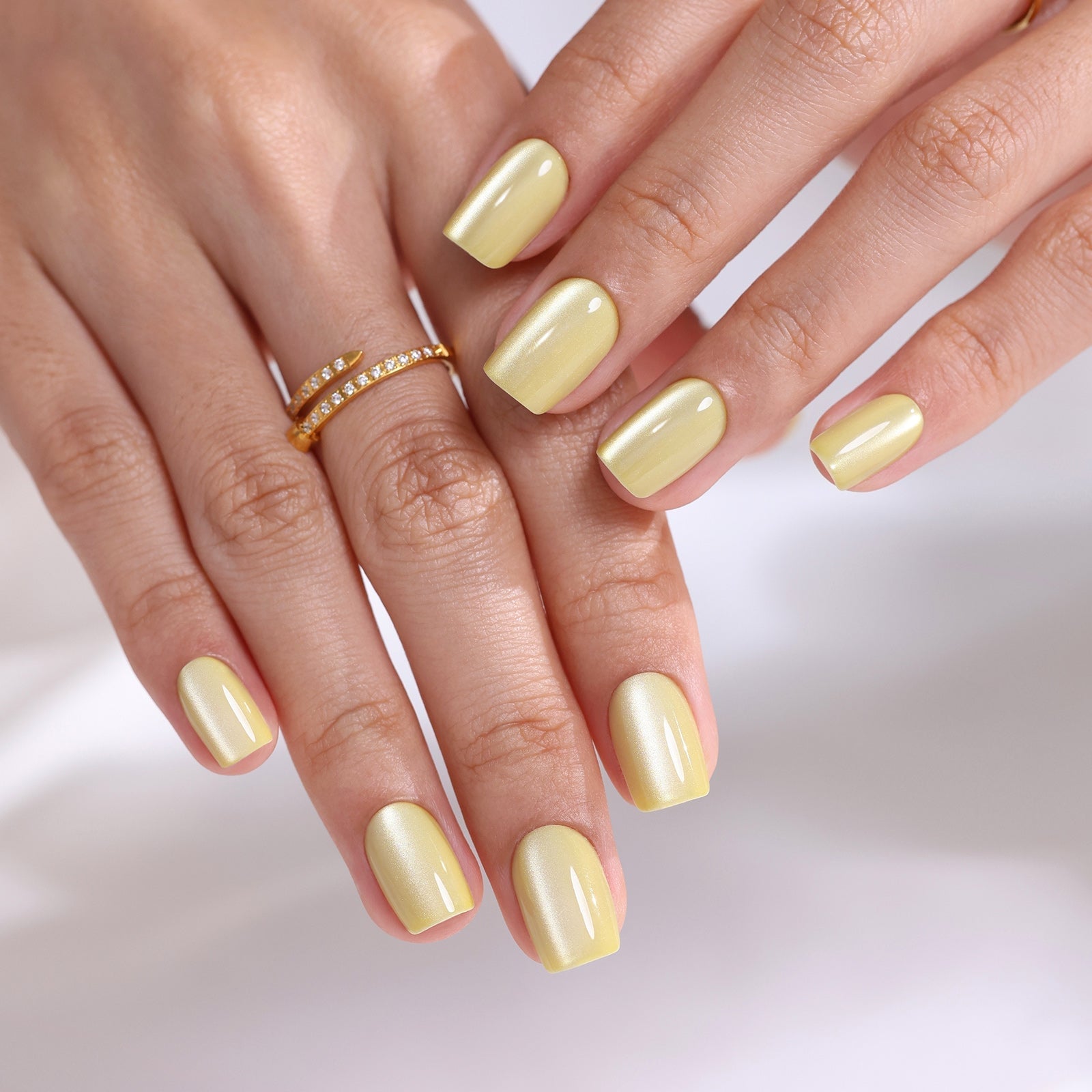 Shimmer Milky White Short Oval Wedding Nails, Full Color Coverage Shimmer Milky White Short Oval Wedding Nails, Full Color Coverage — Light Nails