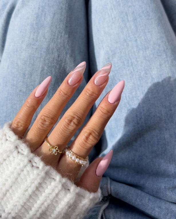 Soft Pink Almond Nails With Silver Swirl Art Soft Pink Almond Nails With Silver Swirl Art — Light Pink Nails
