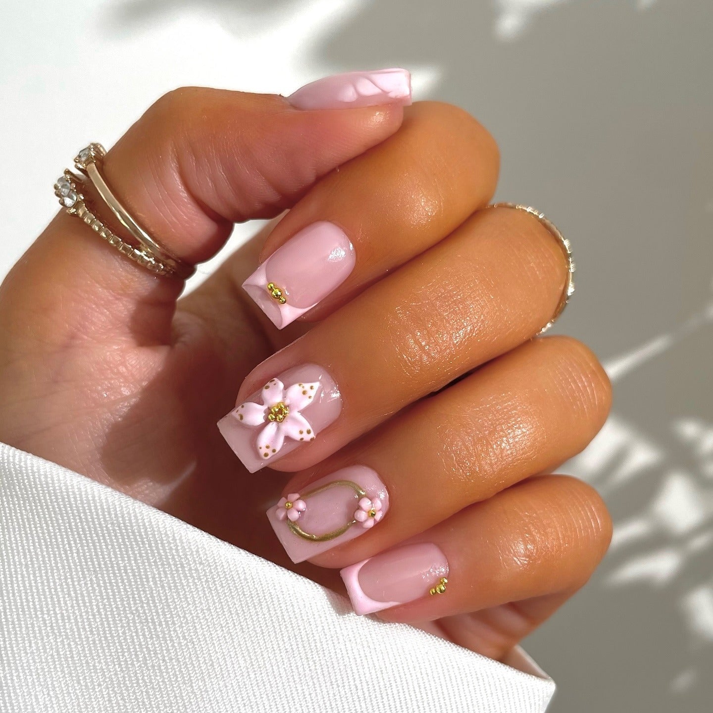 Short Almond Nails With 3D Pink Flower Art Short Almond Nails With 3D Pink Flower Art — Light Pink Nails