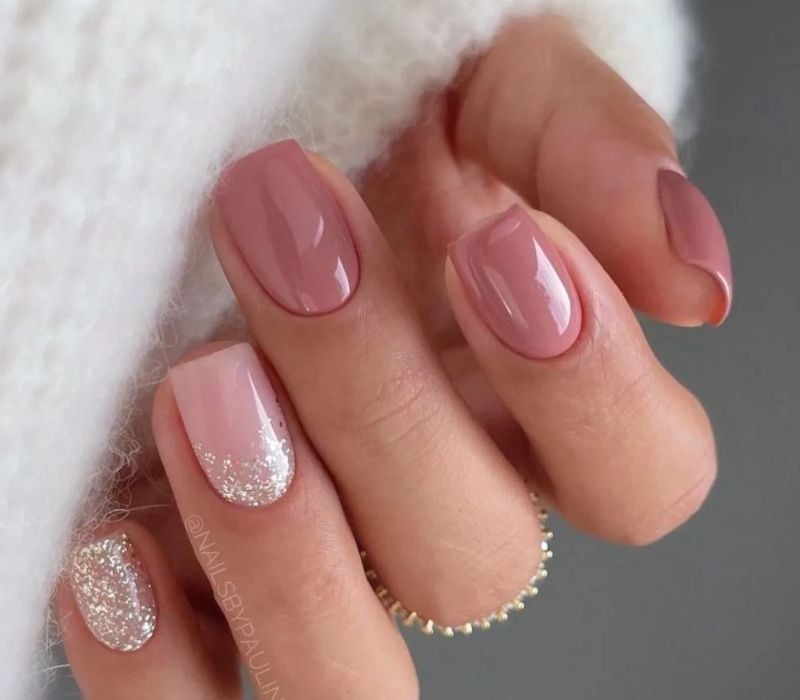 Dusty Rose Glossy Short Square With Glitter Accent Dusty Rose Glossy Short Square With Glitter Accent — Light Pink Nails