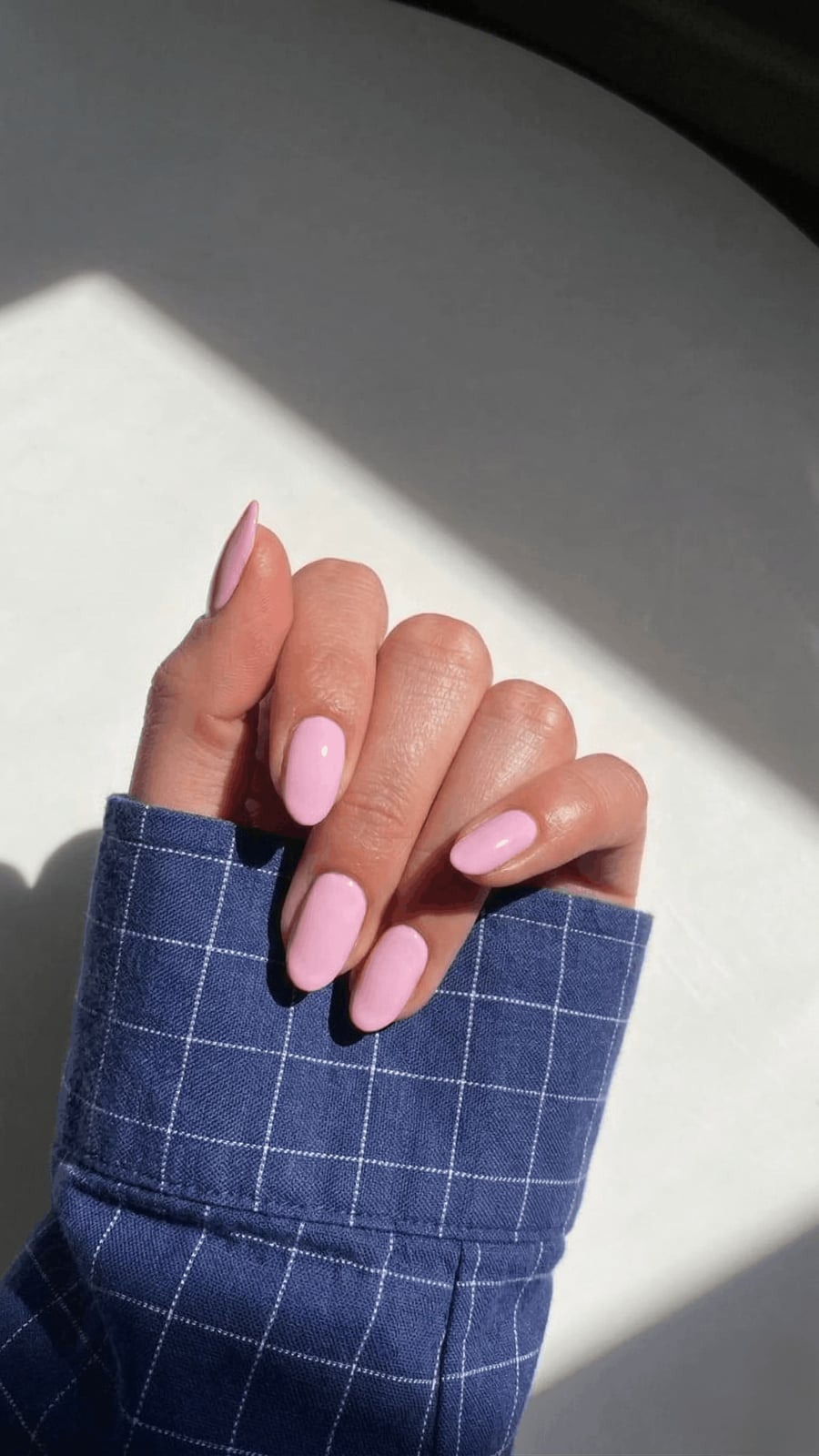 Solid Light Pink Glossy Medium Oval Nails Solid Light Pink Glossy Medium Oval Nails — Light Pink Nails