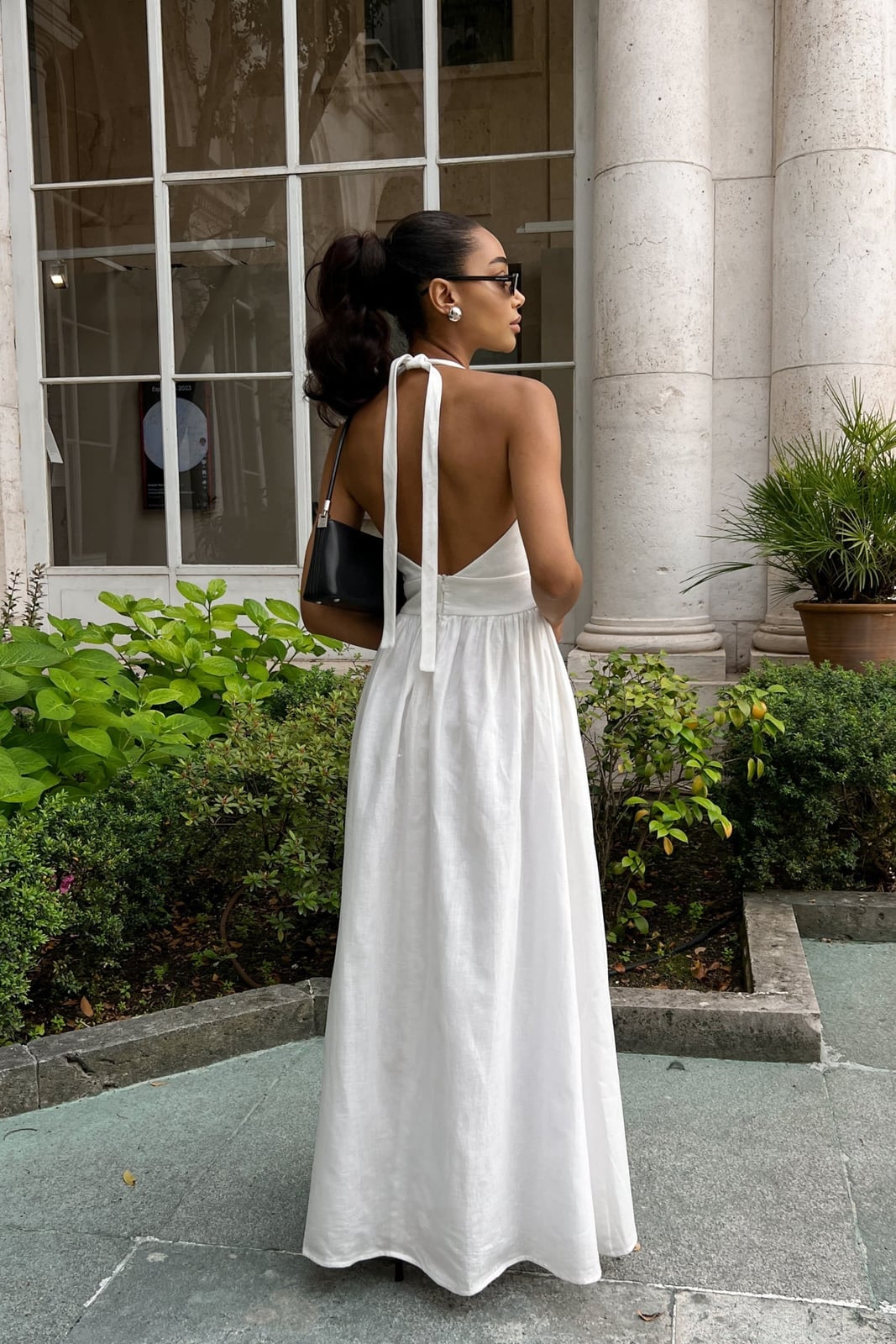 White halter neck linen maxi dress with tie straps, Black Shoulder Bag White halter neck linen maxi dress with tie straps, Black Shoulder Bag — Linen Dress