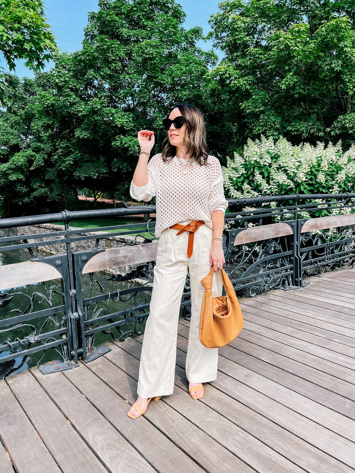 Beige wide-leg linen pants with a white crochet sweater Beige wide-leg linen pants with a white crochet sweater — Linen Pants Outfits