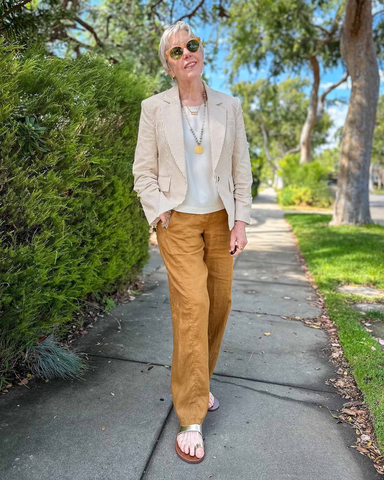 Brown wide-leg linen trousers with a cream tee, Close-Up Take Brown wide-leg linen trousers with a cream tee, Close-Up Take — Linen Pants Outfits