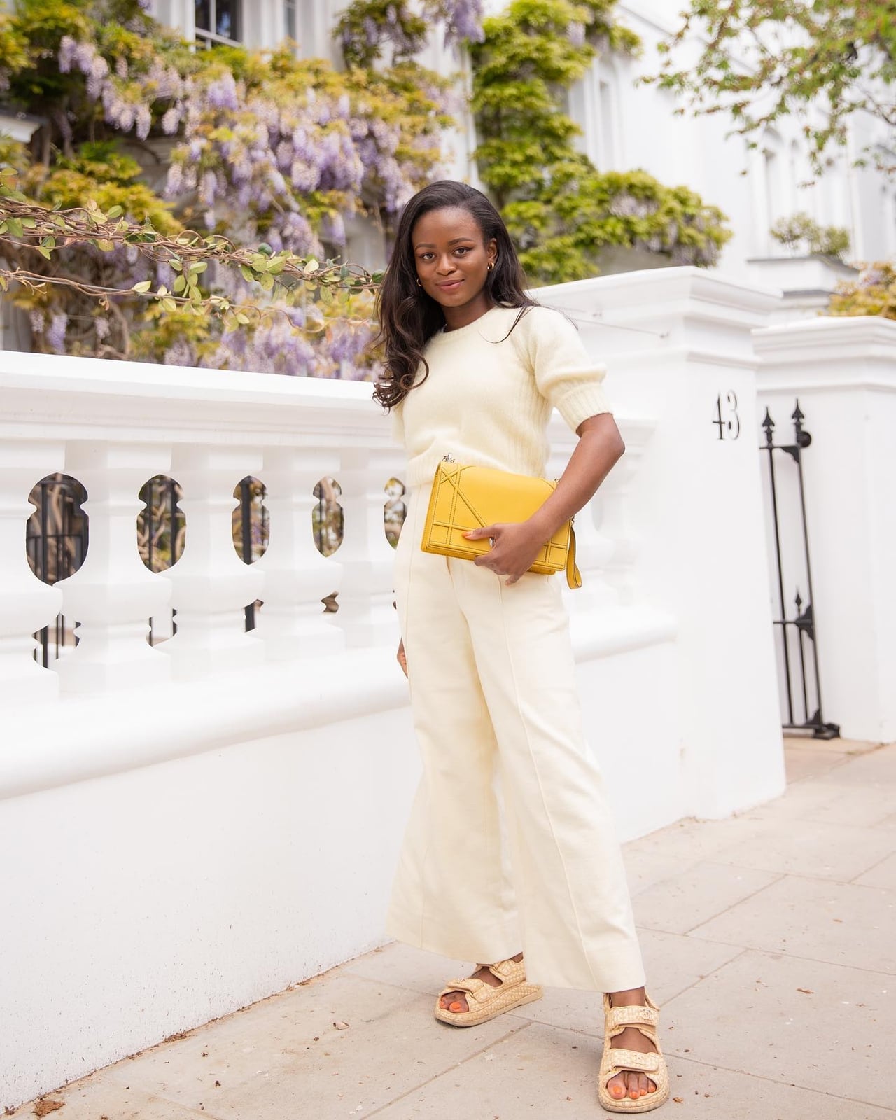 Cream wide-leg linen pants with matching knit top and yellow clutch Cream wide-leg linen pants with matching knit top and yellow clutch — Linen Pants Outfits