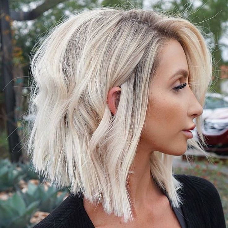 Blonde Lob With Angled Cut Blonde Lob With Angled Cut — Lob Haircut