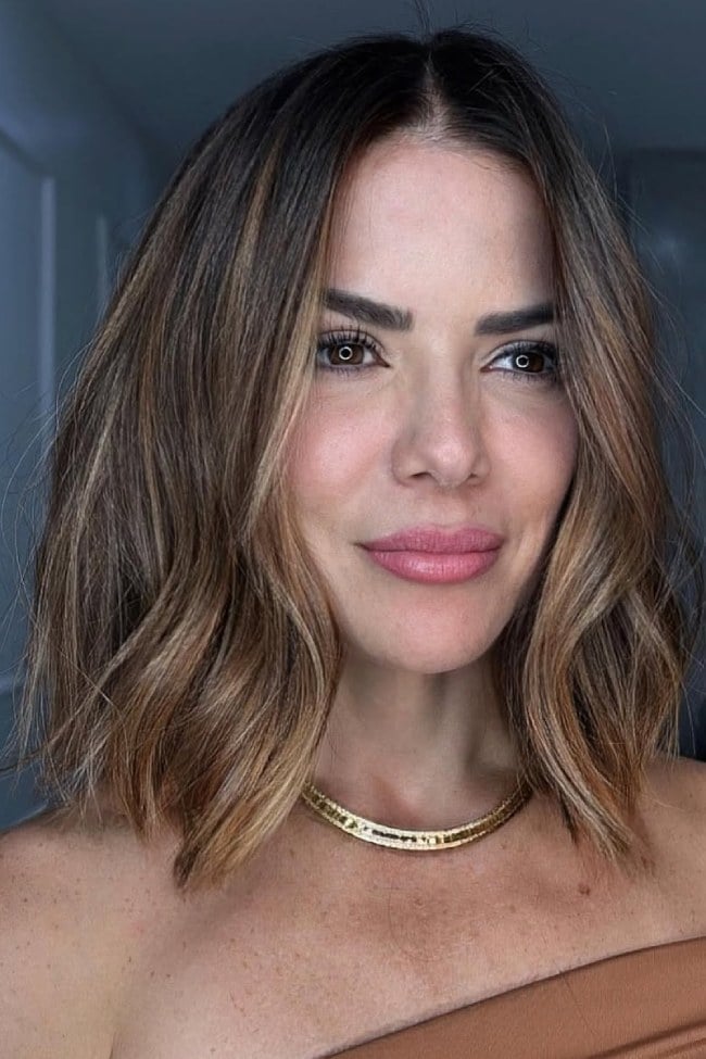 Honey Brown Lob With Side-Swept Bangs Honey Brown Lob With Side-Swept Bangs — Lob Haircut