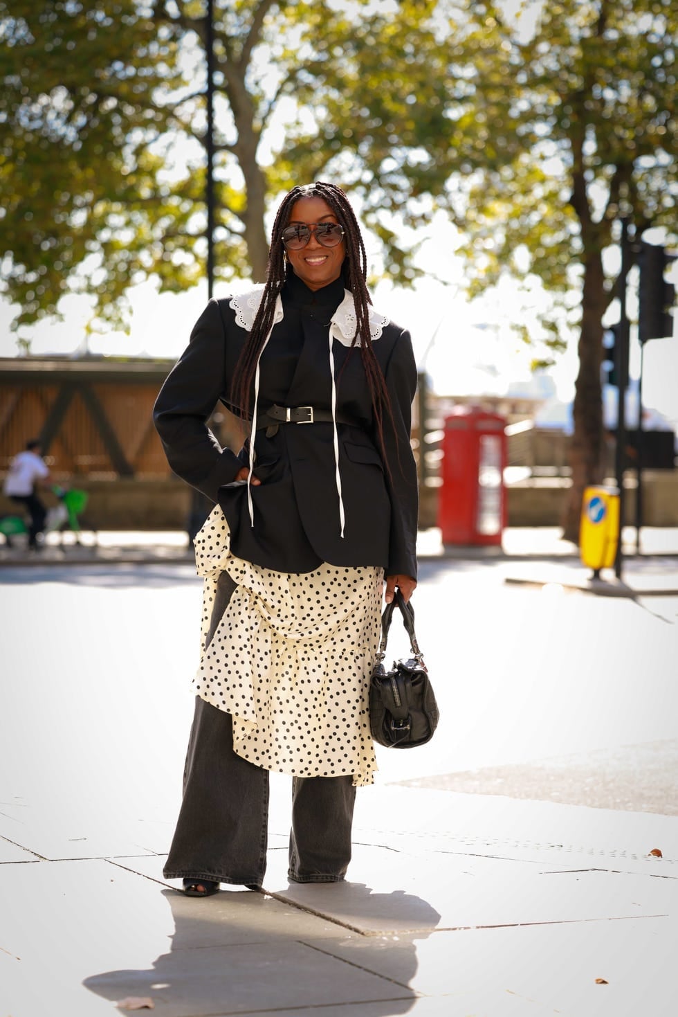 Oversized Blazer With Lace Collar Over Jeans Oversized Blazer With Lace Collar Over Jeans — London Outfits