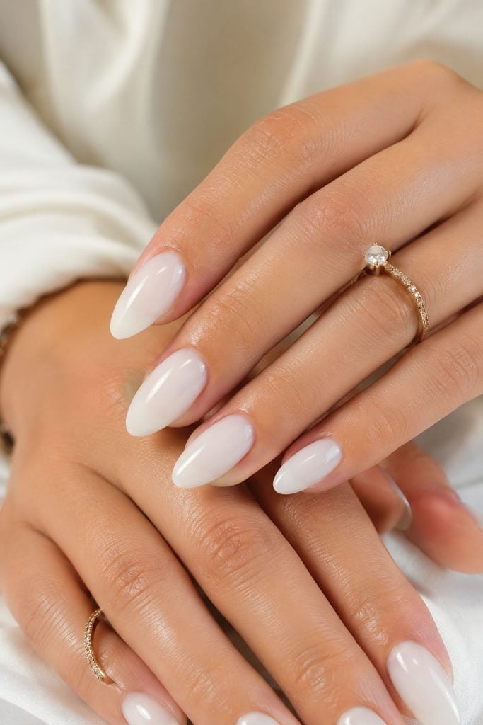 Opaque Milky White Glossy Long Almond Nails, длинный миндаль Opaque Milky White Glossy Long Almond Nails, длинный миндаль