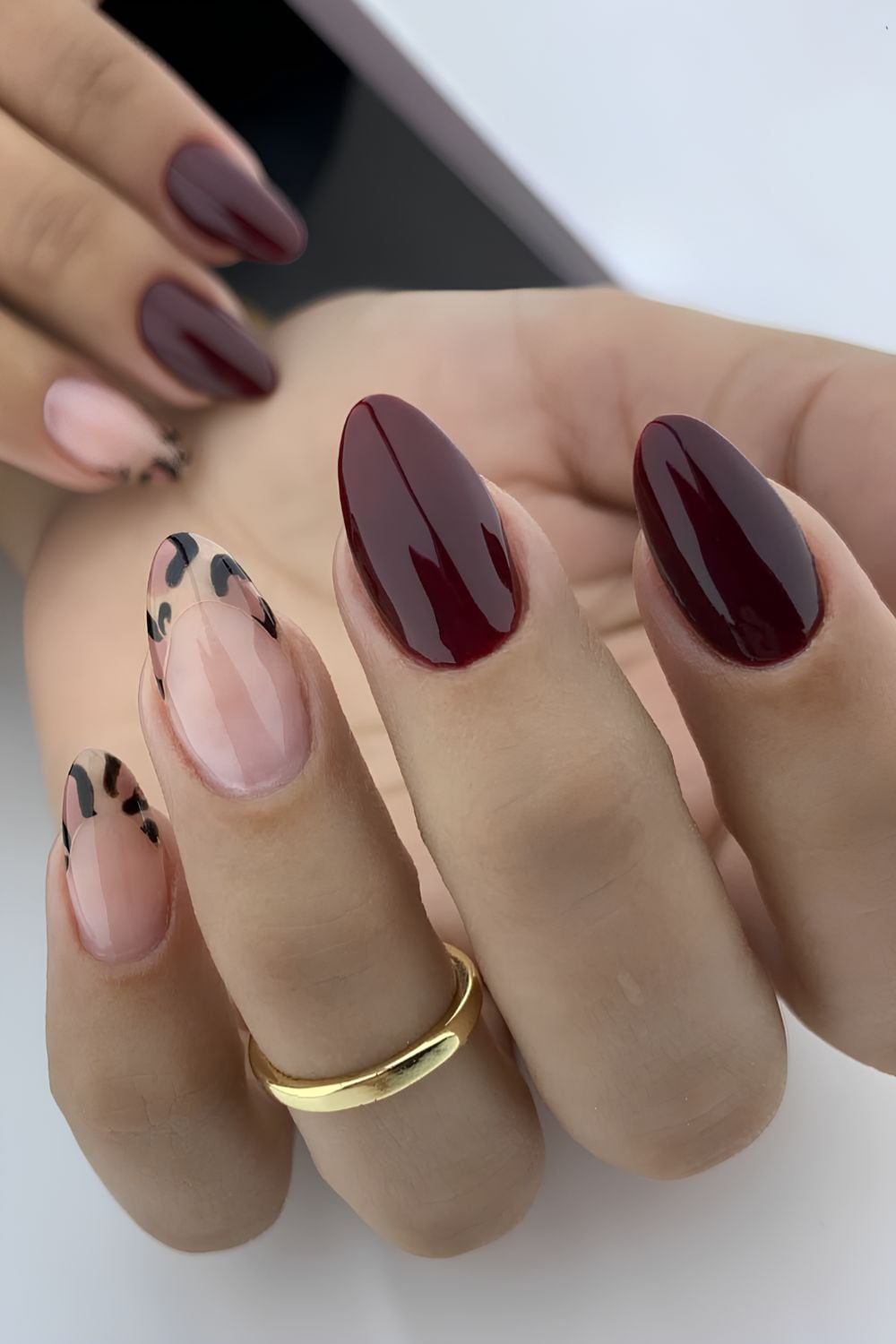 Medium Almond Leopard Print Maroon Medium Almond Leopard Print Maroon — Maroon Nails