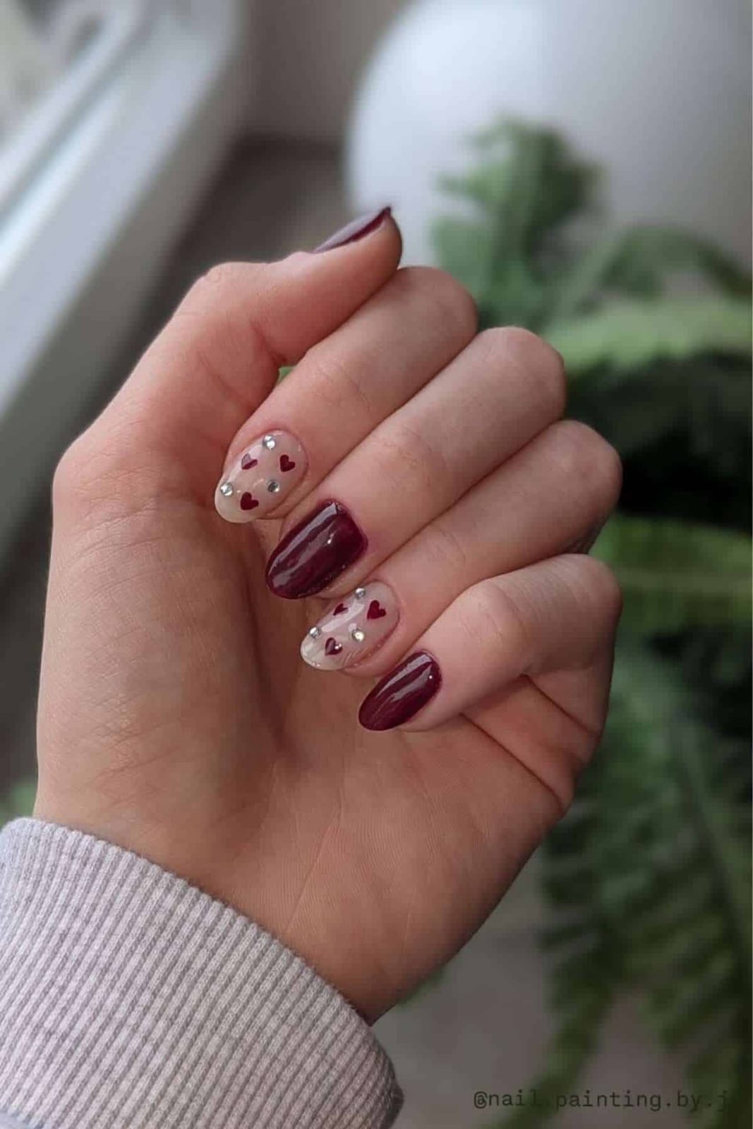 Short Oval Maroon Hearts Rhinestones Short Oval Maroon Hearts Rhinestones — Maroon Nails