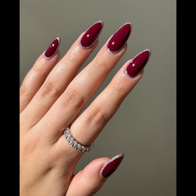 Medium Sharp Almond Silver Lined Maroon Medium Sharp Almond Silver Lined Maroon — Maroon Nails