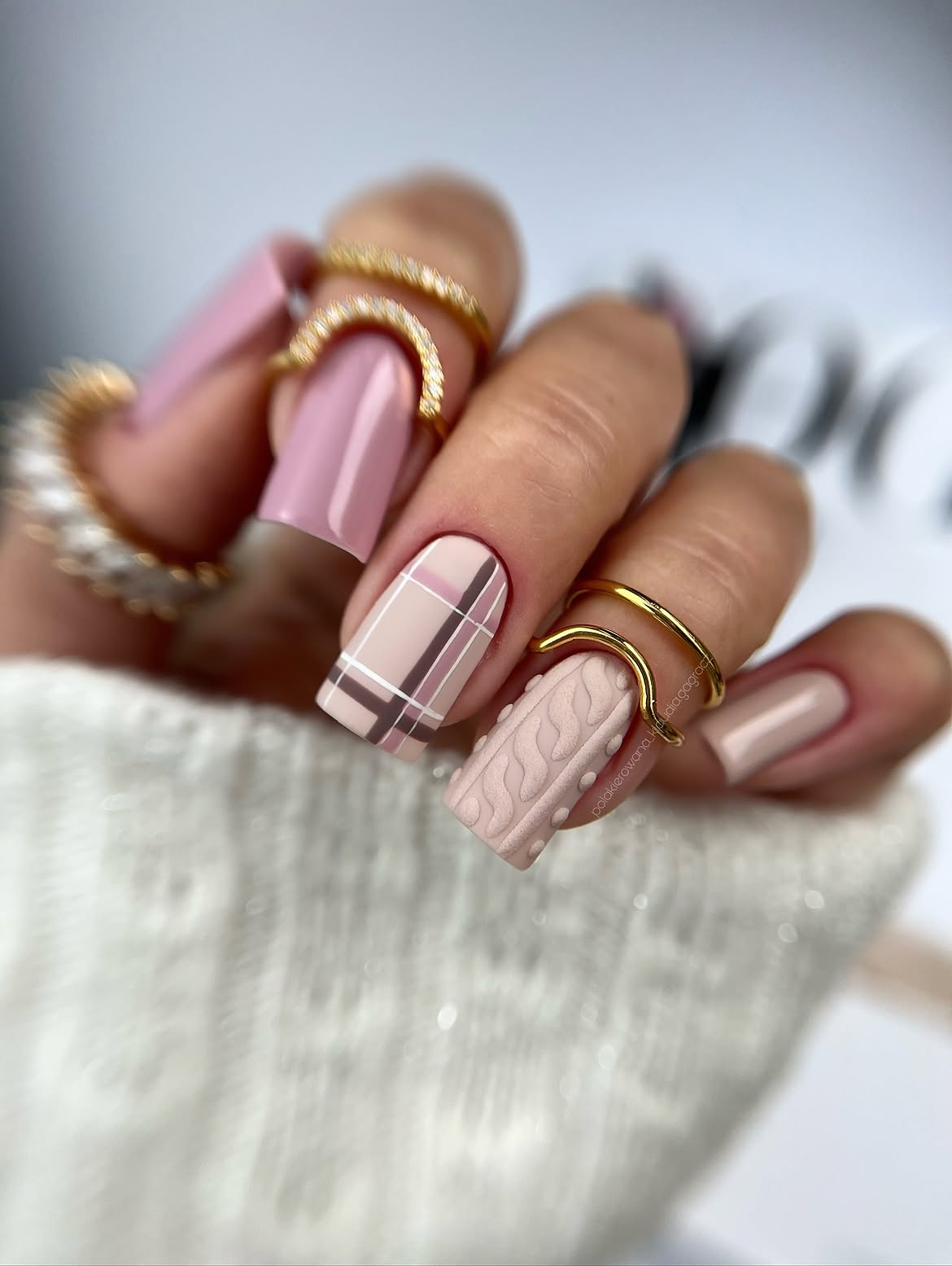 Matte Pink Plaid And 3D Sweater Square Nails