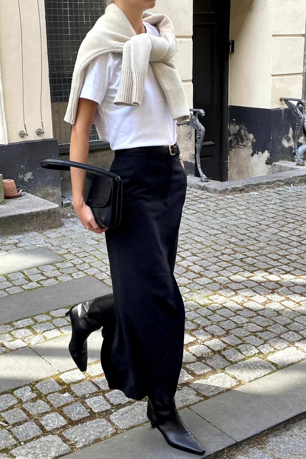 A Black Straight Leg Maxi Skirt With A Knit Sweater A Black Straight Leg Maxi Skirt With A Knit Sweater — Maxi Skirt Outfits