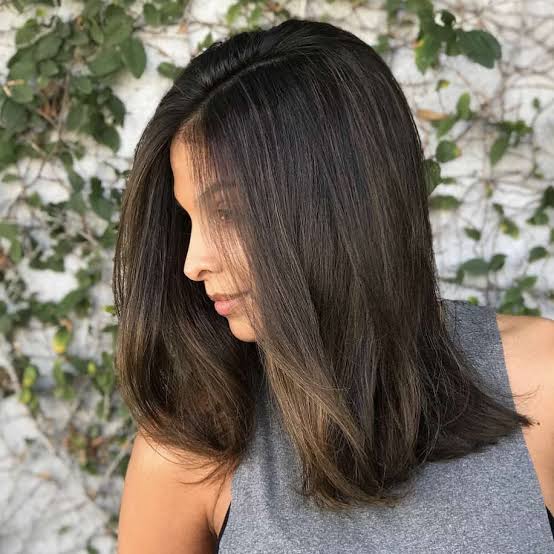 Collarbone Lob With Face-Framing Pieces Collarbone Lob With Face-Framing Pieces — Medium Hair