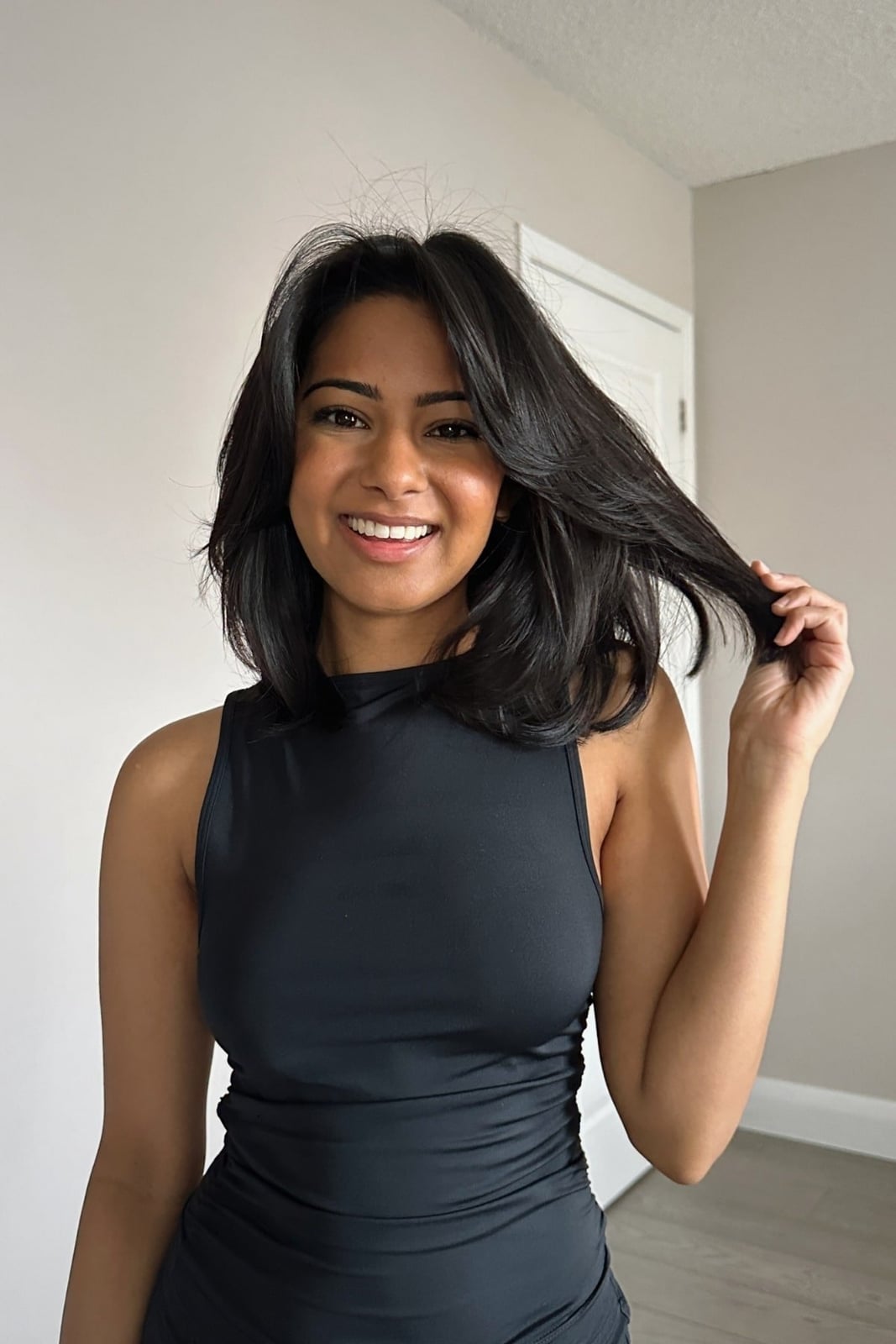 Collarbone Lob With Soft Waves Collarbone Lob With Soft Waves — Medium Hair