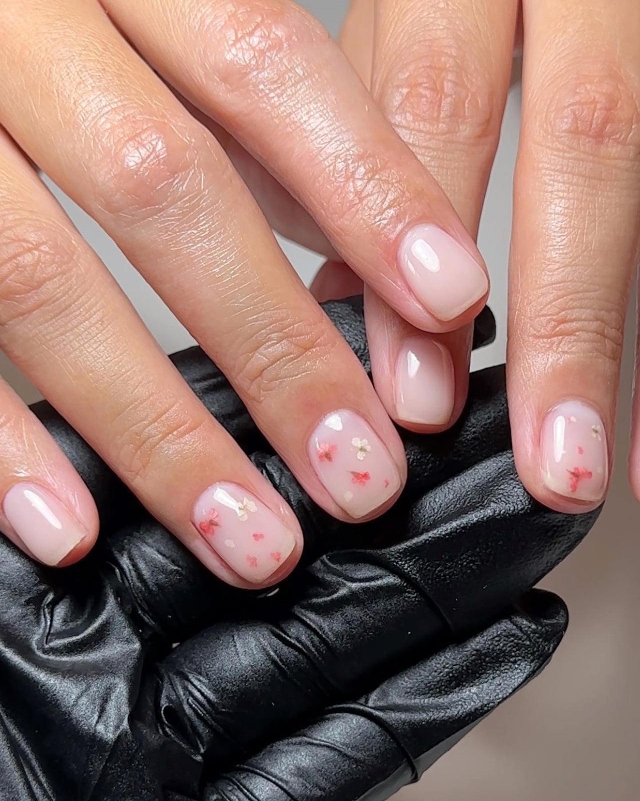 Short Square Nails With Dried Flowers Short Square Nails With Dried Flowers — Medium Nails