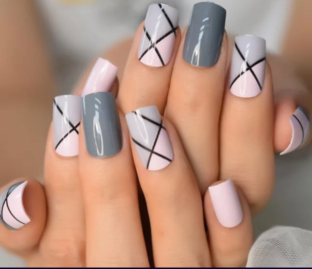 Gray Pink Plaid Matte Medium Square Gray Pink Plaid Matte Medium Square — Medium Square Nails