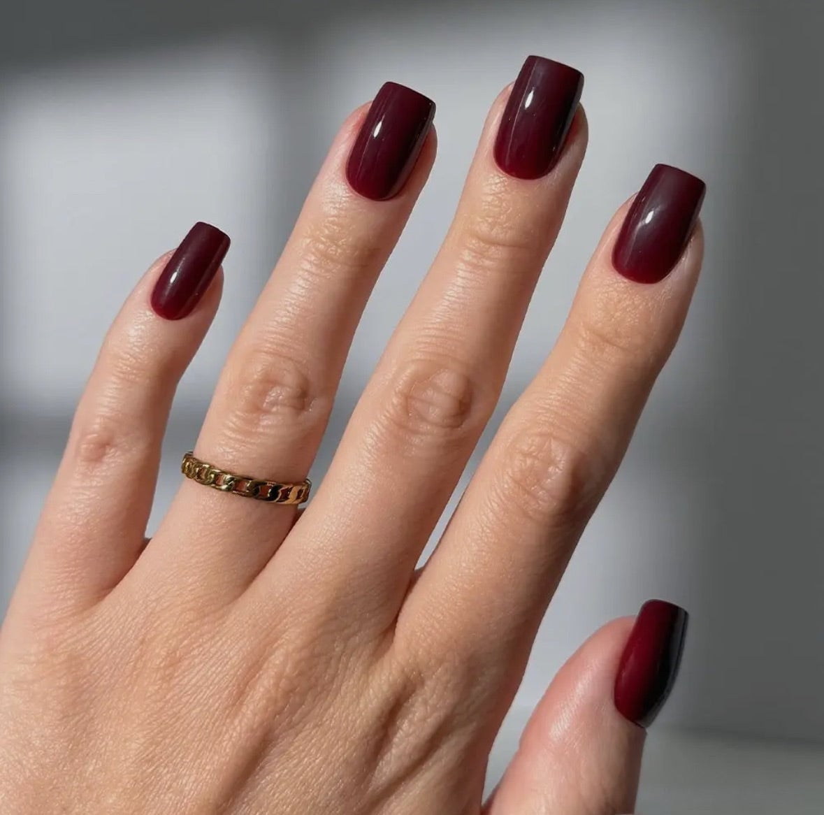 Glossy Burgundy Shimmer Medium Square Glossy Burgundy Shimmer Medium Square — Medium Square Nails