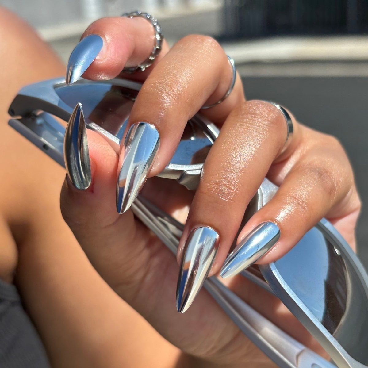 Long Stiletto Silver Chrome Nails Long Stiletto Silver Chrome Nails — Metallic Nails