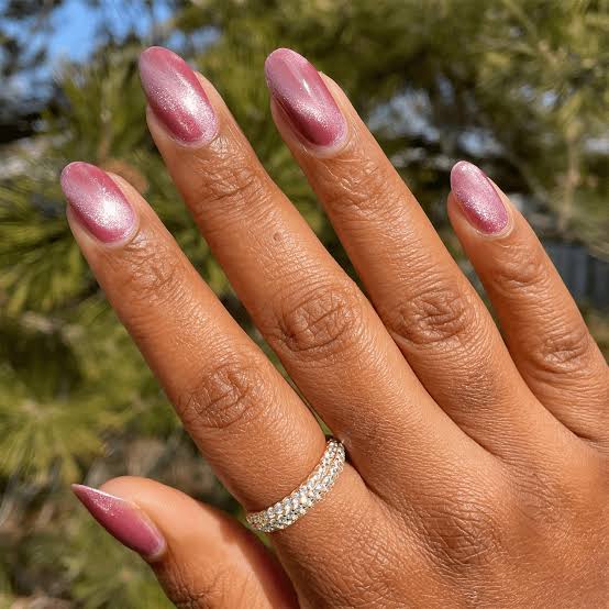 Short Oval Rose Gold Cat-Eye Nails Short Oval Rose Gold Cat-Eye Nails — Metallic Nails