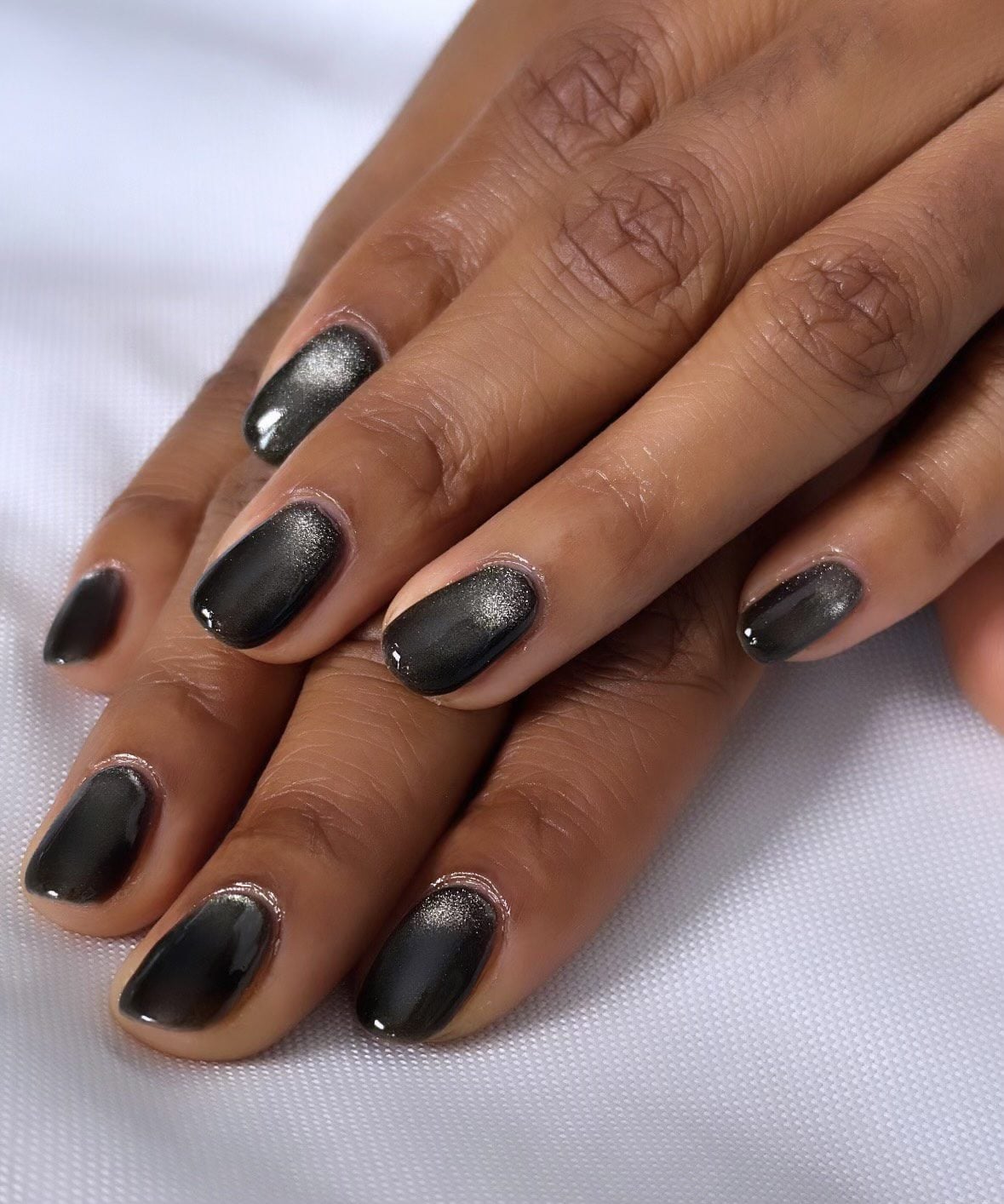Short Oval Black Metallic Shimmer Nails Short Oval Black Metallic Shimmer Nails — Metallic Nails