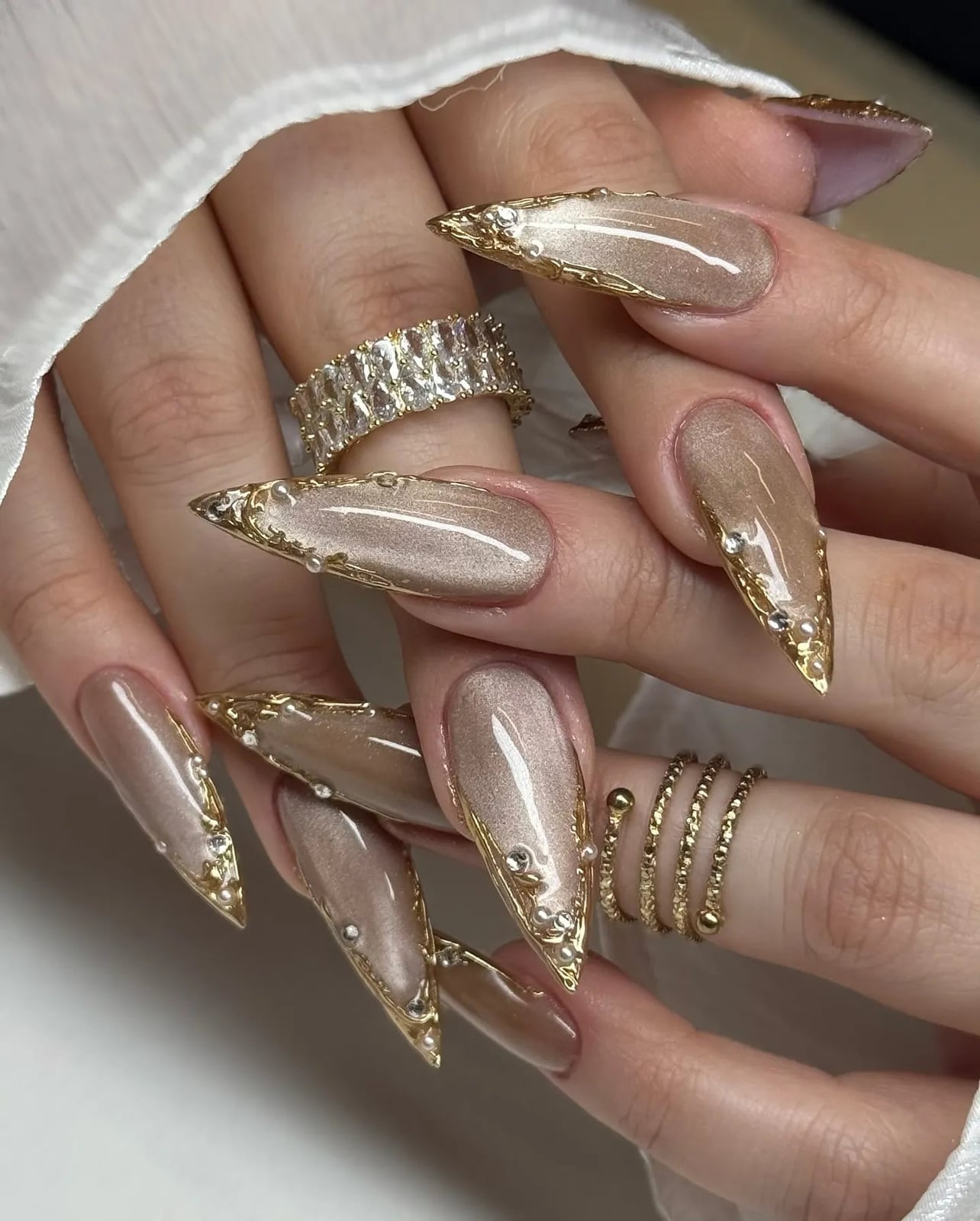 Long Stiletto Metallic Taupe With Gold Trim Long Stiletto Metallic Taupe With Gold Trim — Metallic Nails