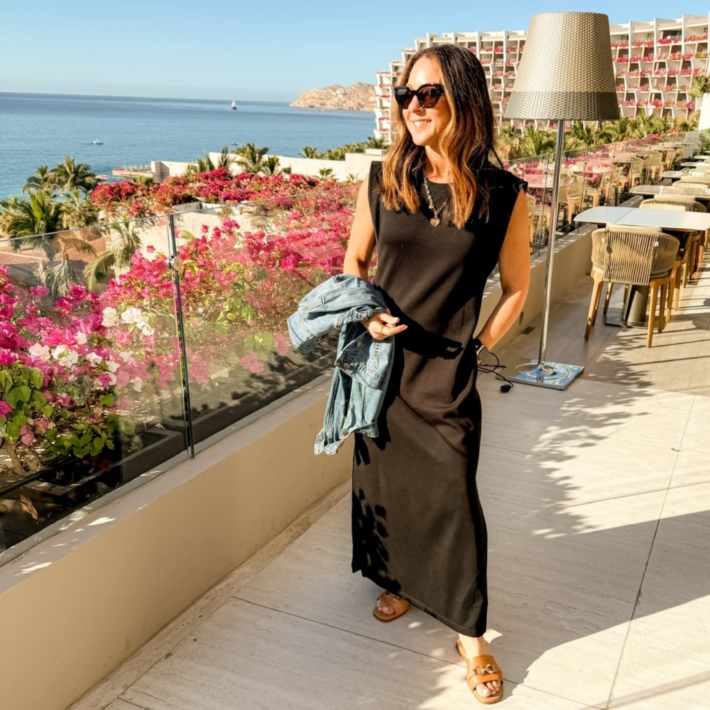 Black Sleeveless Maxi Dress with Denim Jacket and Slide Sandals Black Sleeveless Maxi Dress with Denim Jacket and Slide Sandals — Mexico Outfits