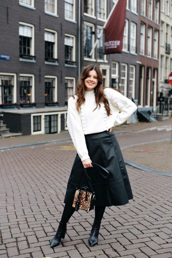 Black leather midi skirt with white cable knit sweater Black leather midi skirt with white cable knit sweater — Midi Skirt Outfits
