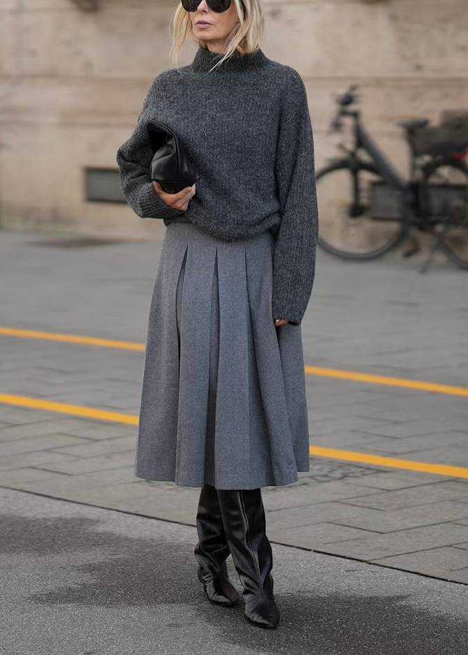 Gray pleated midi skirt with gray turtleneck sweater Gray pleated midi skirt with gray turtleneck sweater — Midi Skirt Outfits