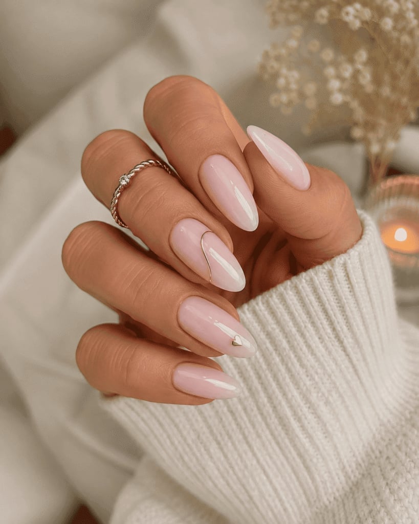 Medium Almond Soft Pink With Thin Gold Line And Heart Medium Almond Soft Pink With Thin Gold Line And Heart — Minimalist Nails