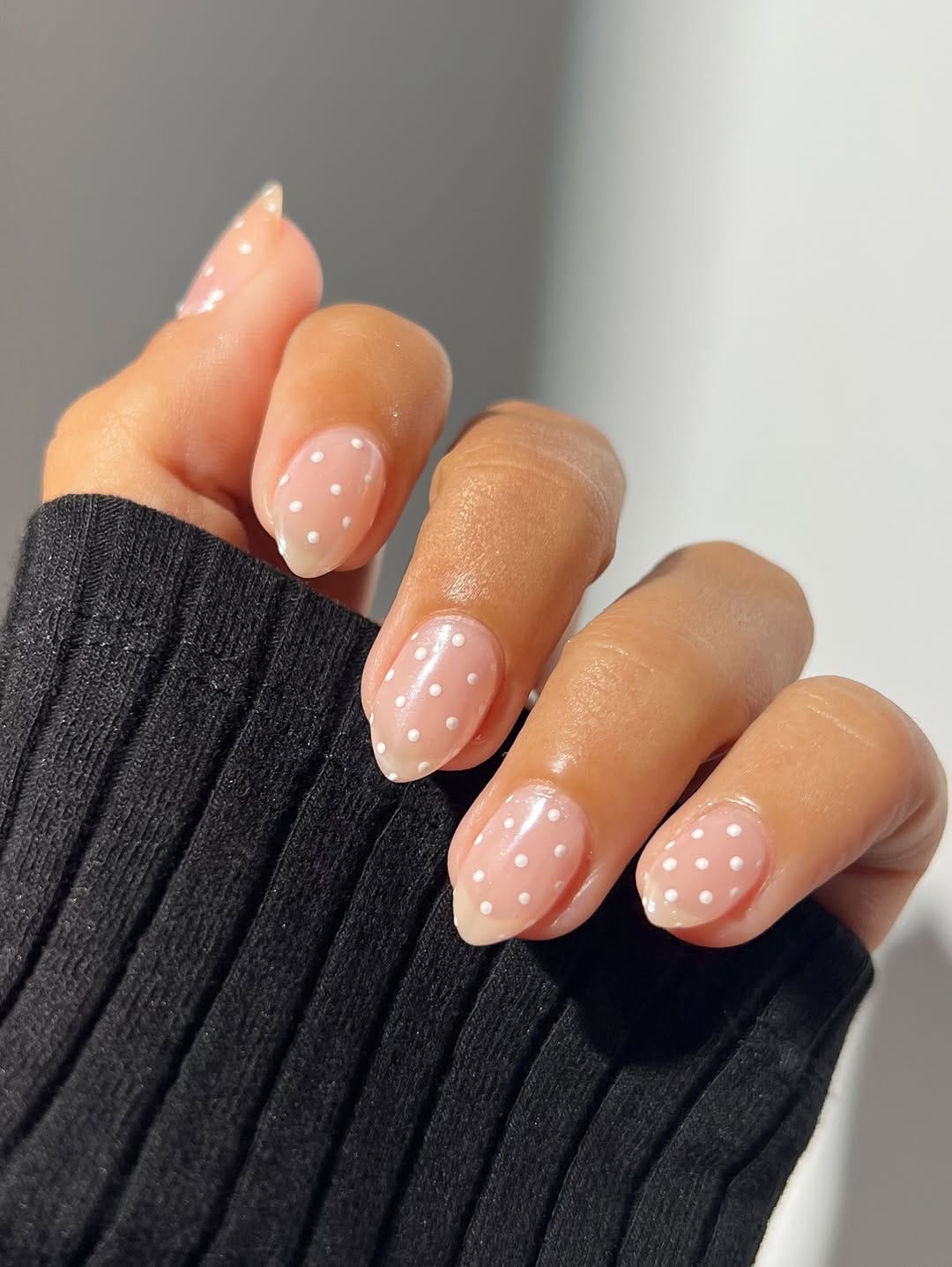 Sheer Pink Short Oval With White Polka Dots Sheer Pink Short Oval With White Polka Dots — Minimalist Nails