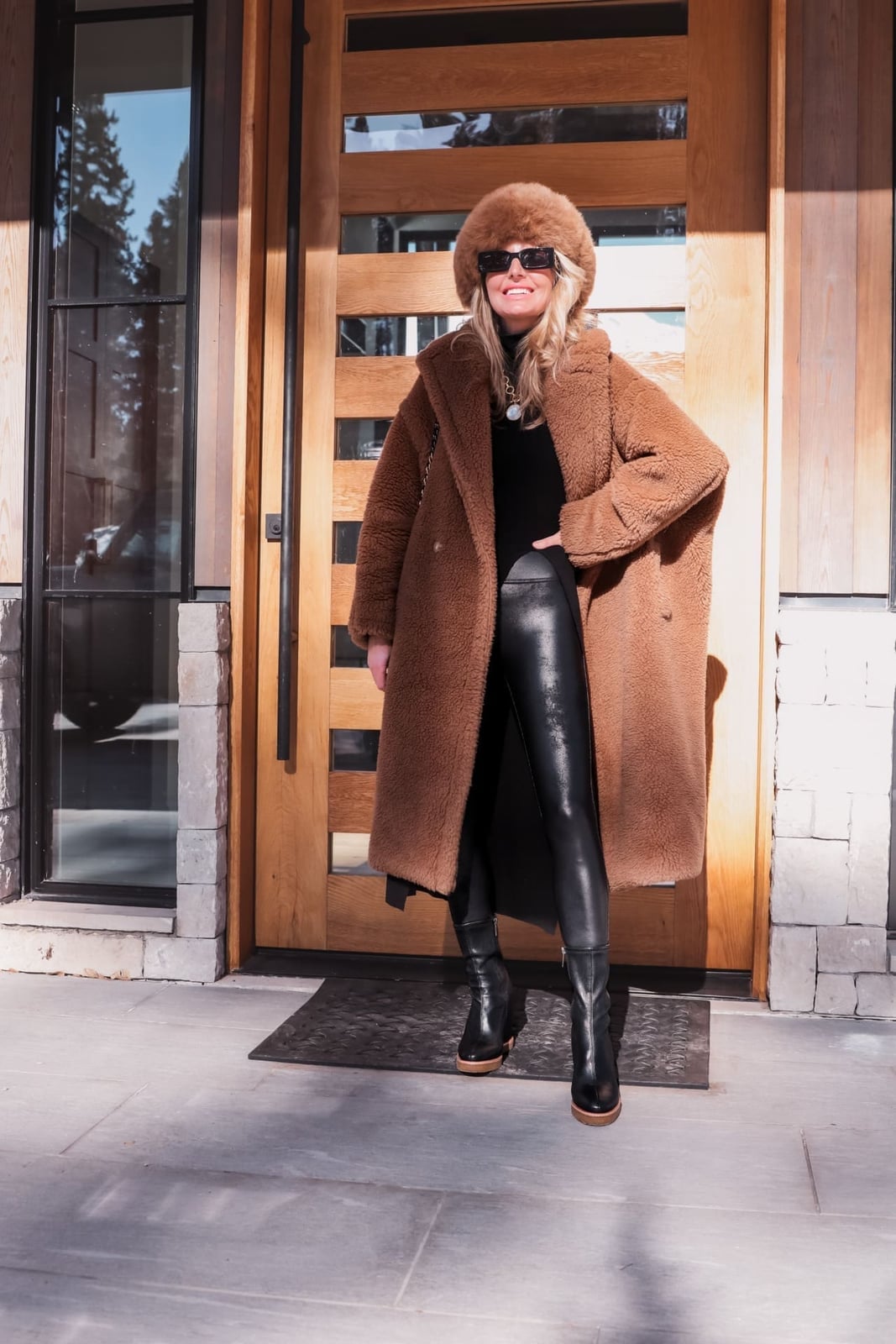 Oversized brown faux fur coat over black turtleneck and leather pants Oversized brown faux fur coat over black turtleneck and leather pants — Mob Wife Outfits