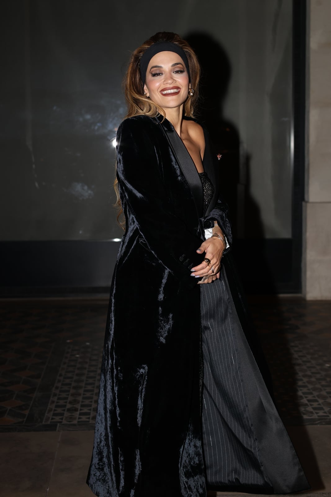 Black velvet duster coat over bra top and pinstripe trousers Black velvet duster coat over bra top and pinstripe trousers — Mob Wife Outfits