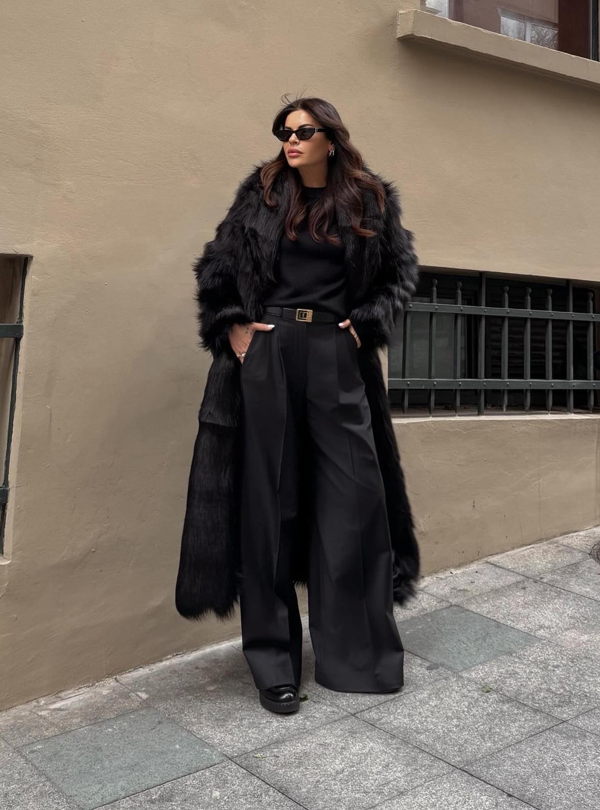 Full-length black faux fur coat over sweater and wide-leg trousers Full-length black faux fur coat over sweater and wide-leg trousers — Mob Wife Outfits