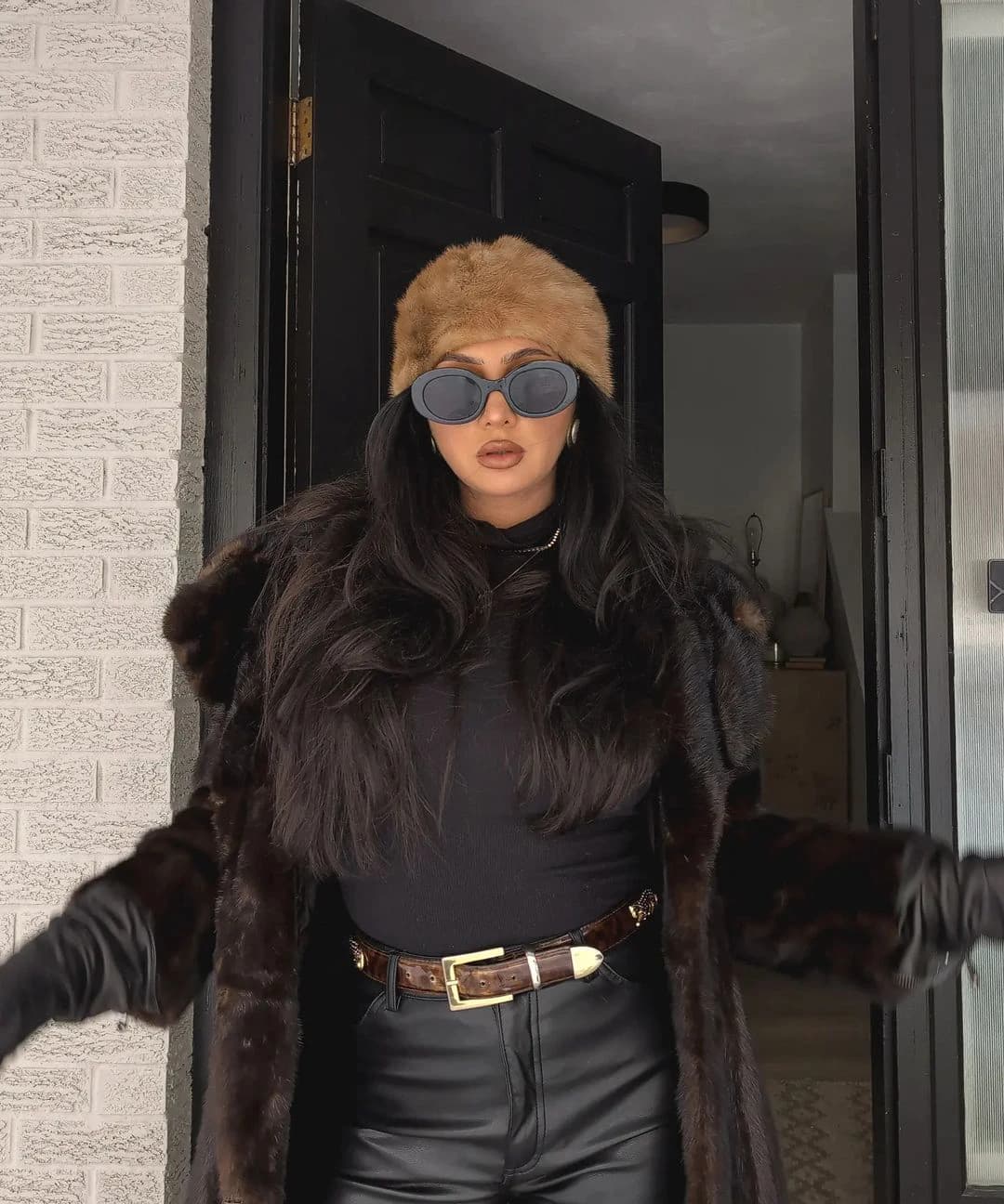 Dark brown mink coat over leather pants and fur hat Dark brown mink coat over leather pants and fur hat — Mob Wife Outfits