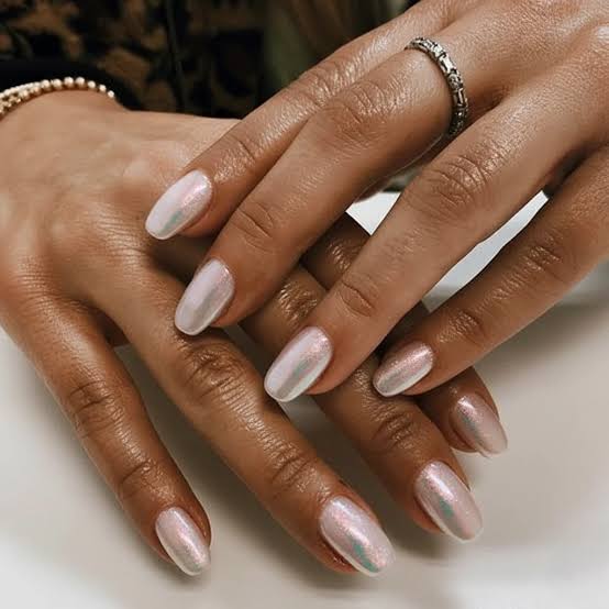 Milky White Pearlescent Shimmer Oval Milky White Pearlescent Shimmer Oval — Mom Nails