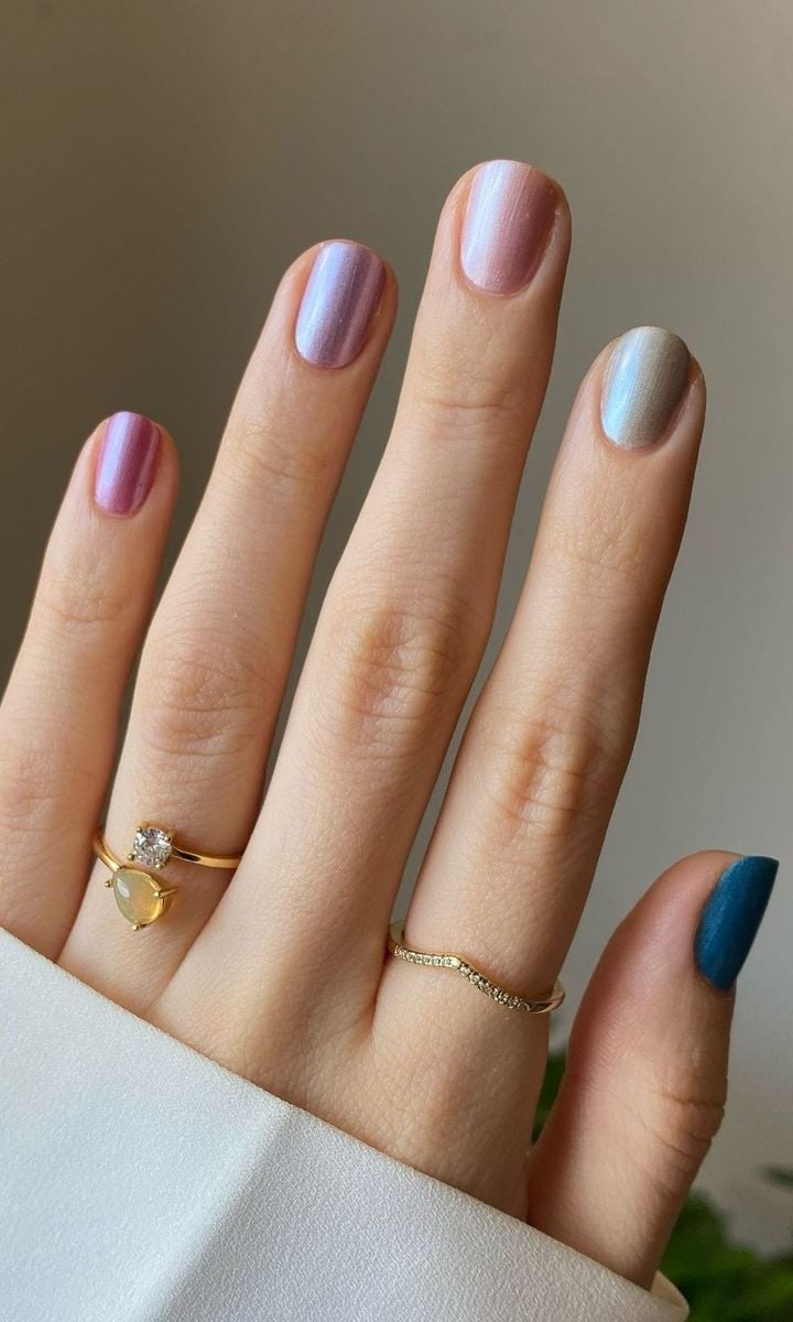Delicate Floral Pattern Oval Nails Delicate Floral Pattern Oval Nails — Mom Nails