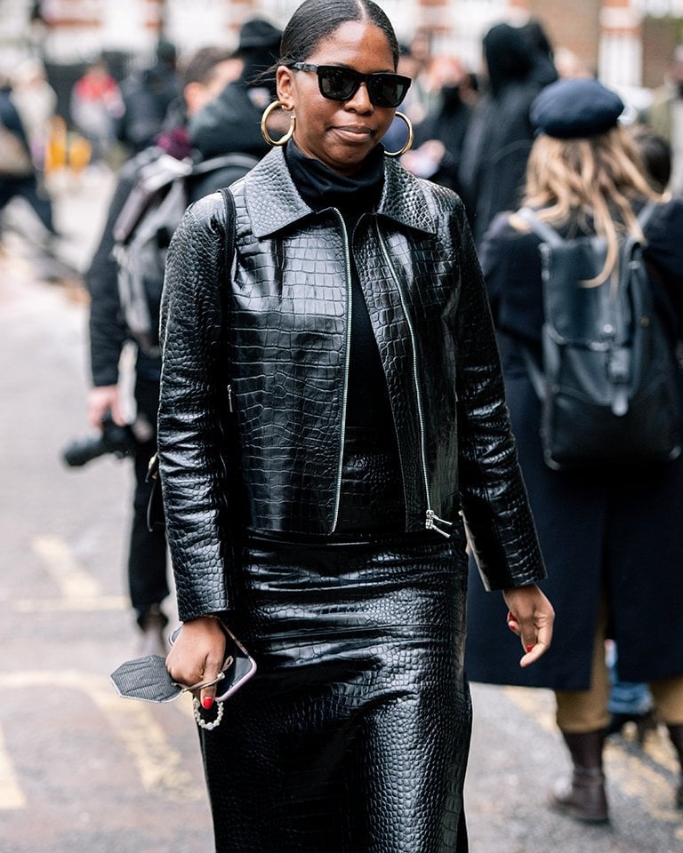 Black crocodile-print jacket with pencil skirt Black crocodile-print jacket with pencil skirt — Monochrome Outfits