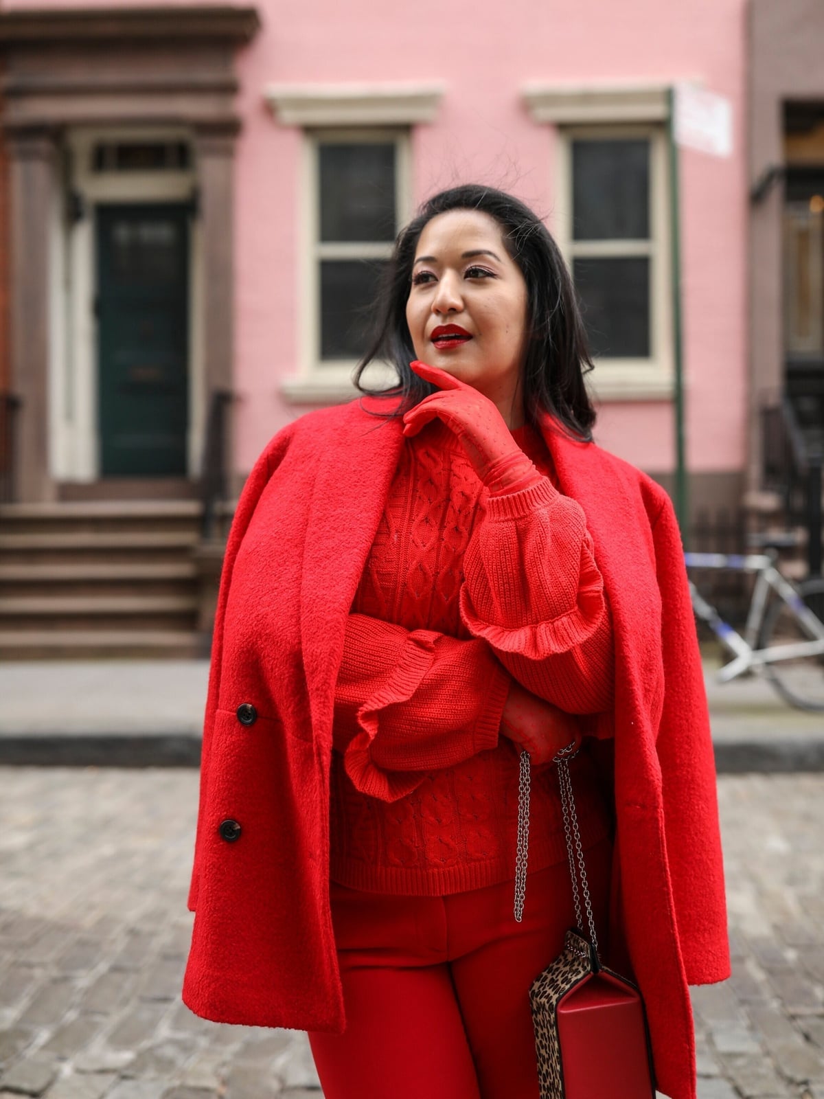 Bright red oversized coat with cable knit sweater and trousers Bright red oversized coat with cable knit sweater and trousers — Monochrome Outfits