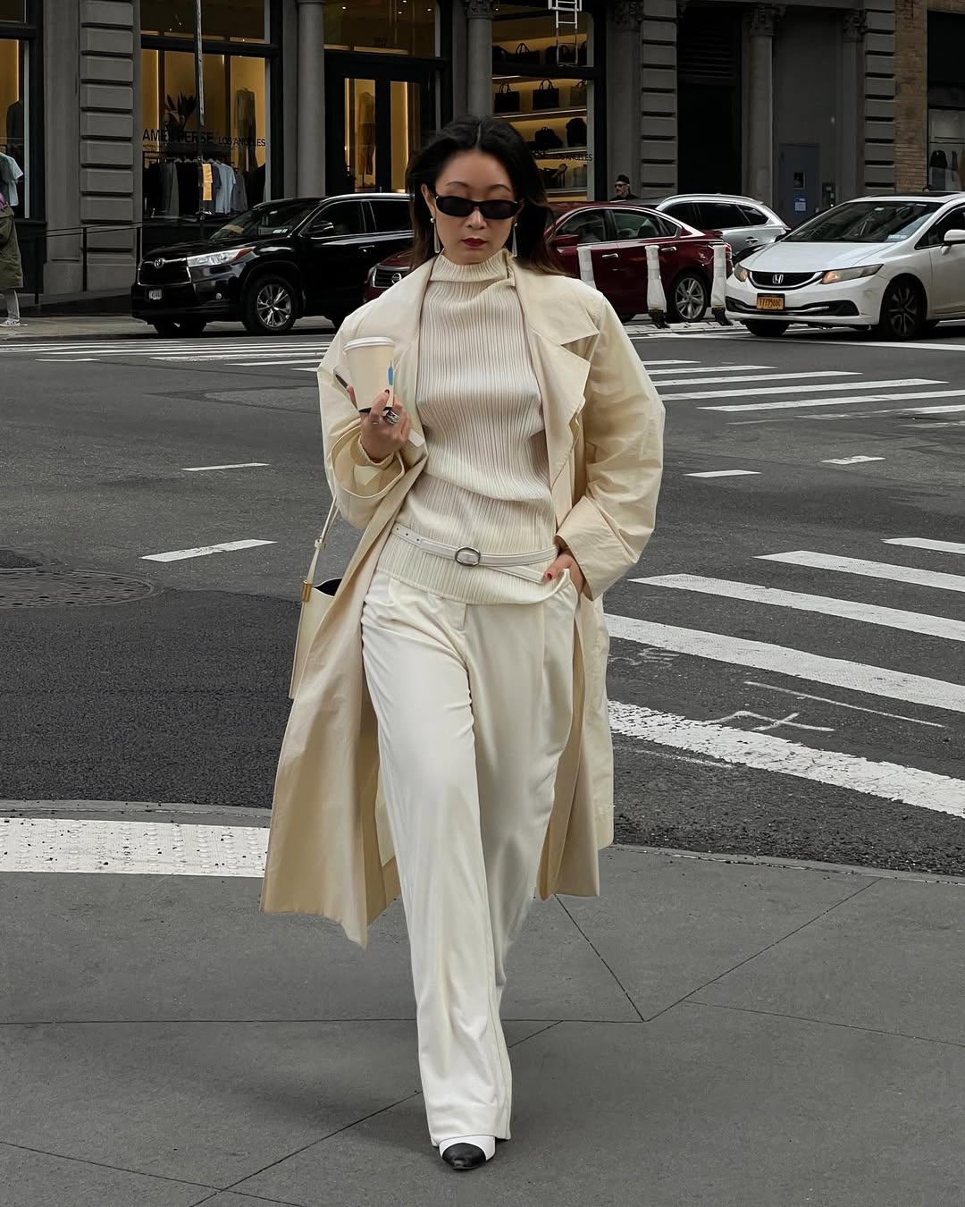 Neutral layered look with cream turtleneck and beige trench coat Neutral layered look with cream turtleneck and beige trench coat — Monochrome Outfits