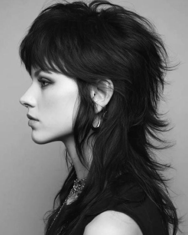 Textured Black Collarbone Mullet With Curtain Bangs Textured Black Collarbone Mullet With Curtain Bangs — Mullet Hairstyles