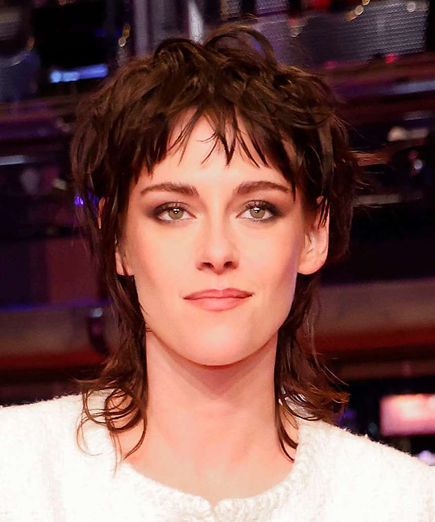 Dark Brown Collarbone Mullet With Choppy Bangs Dark Brown Collarbone Mullet With Choppy Bangs — Mullet Hairstyles