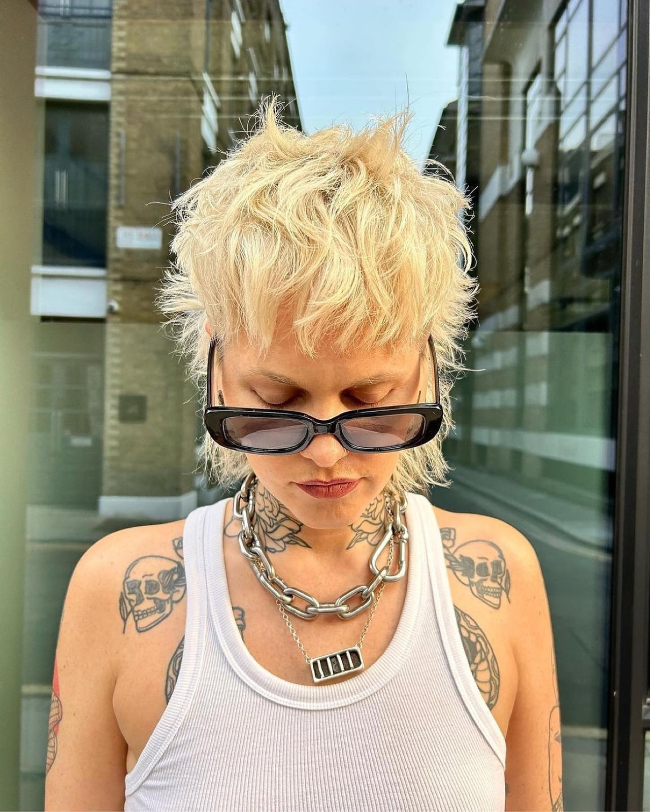 Platinum Blonde Chin Mullet With Choppy Bangs Platinum Blonde Chin Mullet With Choppy Bangs — Mullet Hairstyles