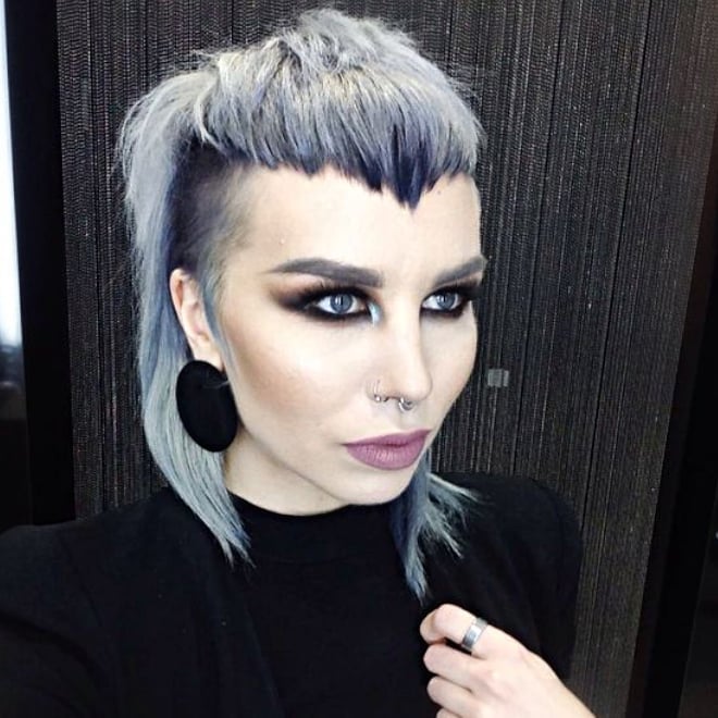 Light Blue Chin Mullet With Spiky Texture Light Blue Chin Mullet With Spiky Texture — Mullet Hairstyles