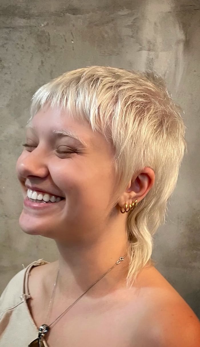 Platinum Blonde Ear Mullet With Micro Bangs Platinum Blonde Ear Mullet With Micro Bangs — Mullet Hairstyles